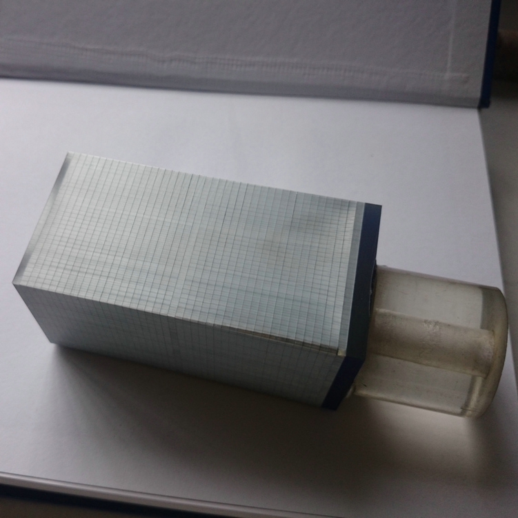 泰州晨虹数控金刚石线切割机切割夜视材料纤维光学材料
切割效果